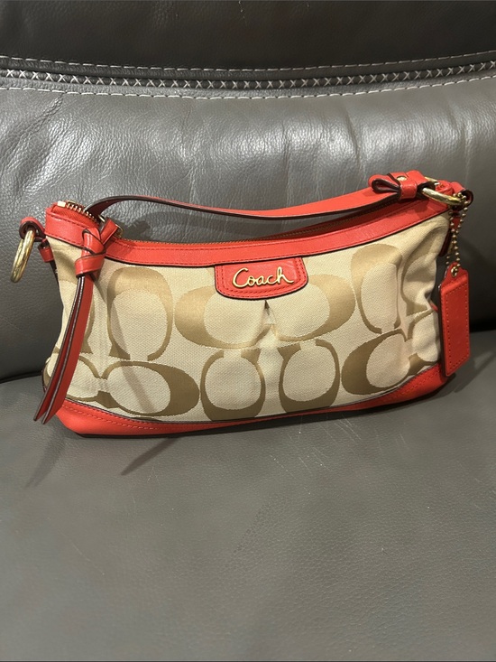Coach Handbags - Coach Signature Hobo crossbody bag GUC